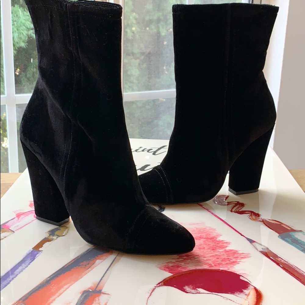 Shellys London Tater Velvet Boot Black size 9